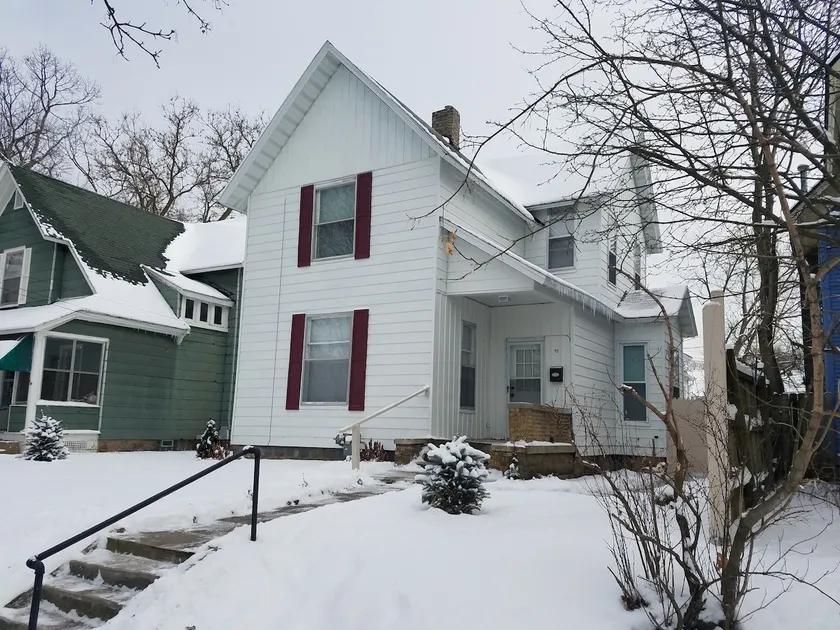 Downtown 2-Story Cottage - Image 1