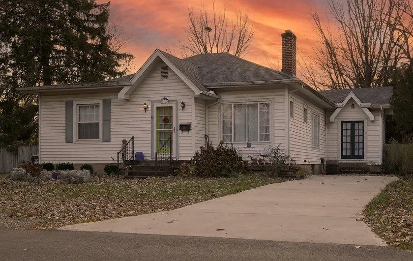 ”Travel-Bug” Bungalow Heart of Kettering, Ohio - Image 1