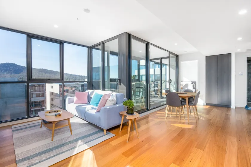 Perfectly Located Apartment near Canberra Centre - Image 1