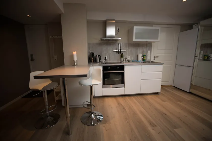 Fully Equipped Studio Apartment w/ parking - Image 1