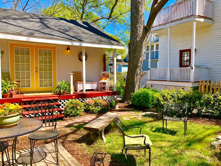 Lizzi & Scott’sTiny Guest House secluded USC-Vista - Image 1