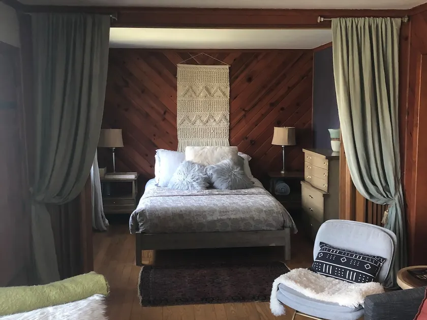 Rustic Chic Lake view cottage 50 miles from NYC - Image 1