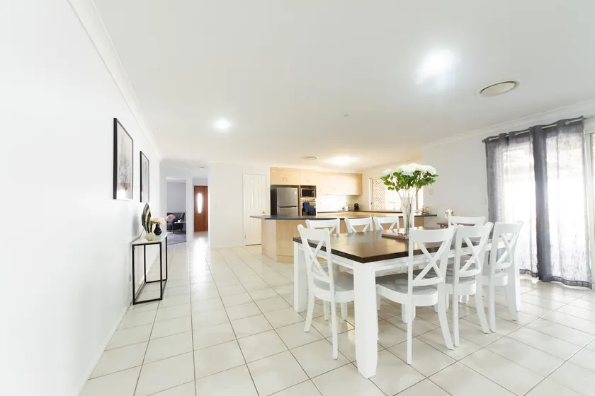 A Spacious 5BR Home | QLD Raceway - Image 1