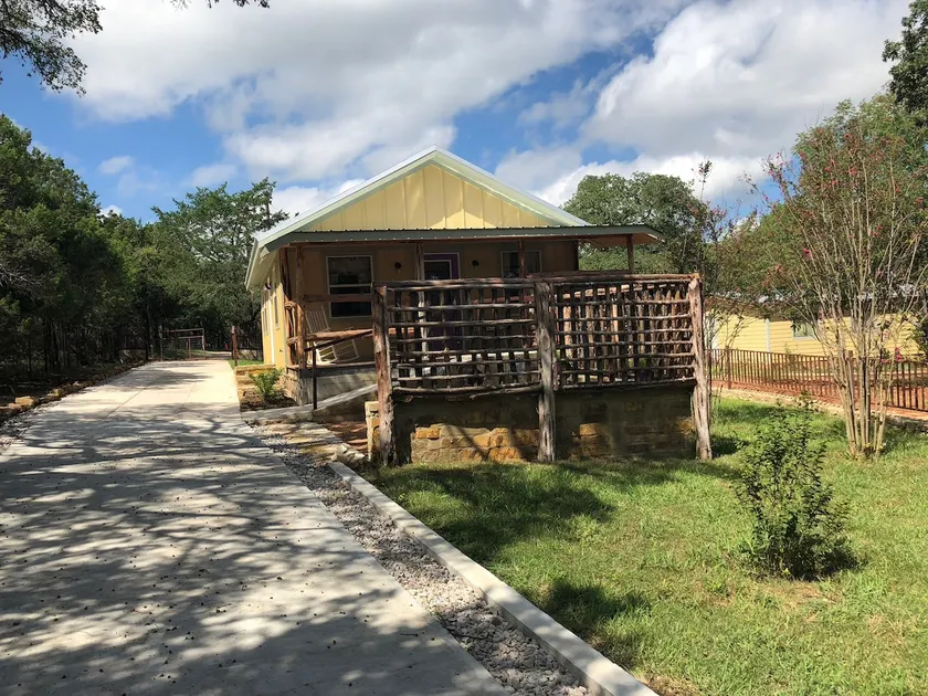 Beauty House - Image 1