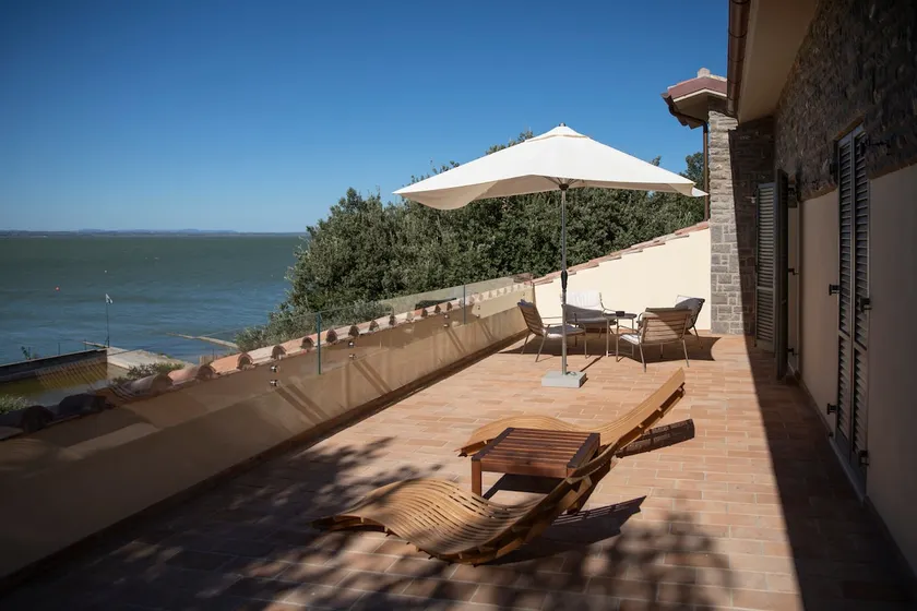 The Loft, waterfront penthouse, Monte del Lago - Image 1