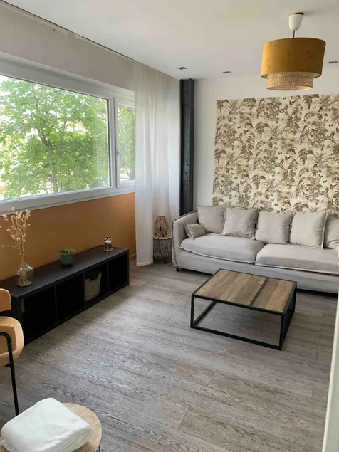 Charming cozy studio with parking. - Image 1