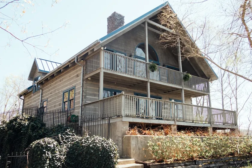 Hilltop Cabin on Center Hill Lake - Image 1