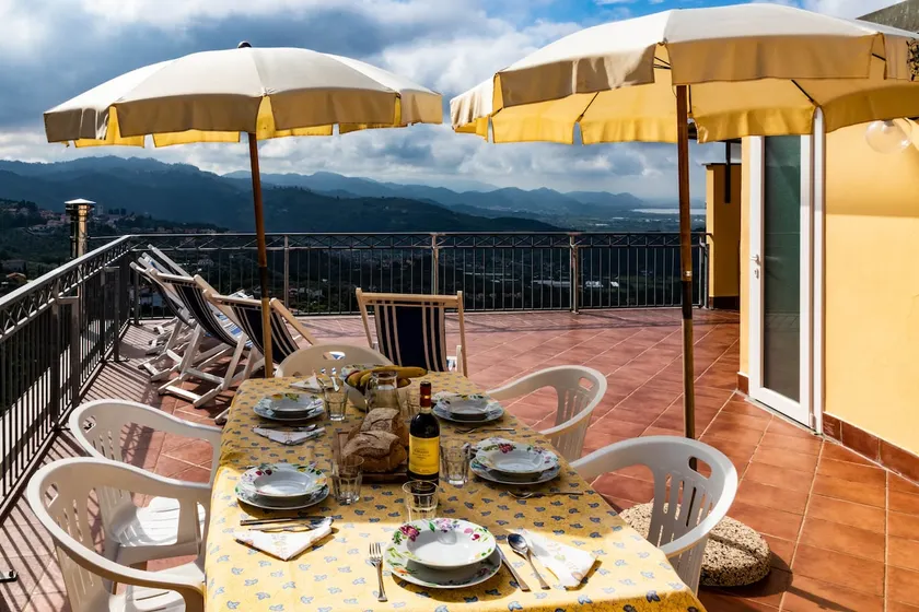 House with a view in Corsanico - Image 1
