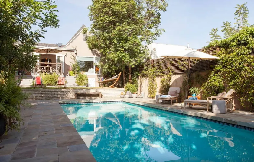 BEAUTIFUL RELAXING HOME WITH BIG POOL AND GARDEN - Image 1