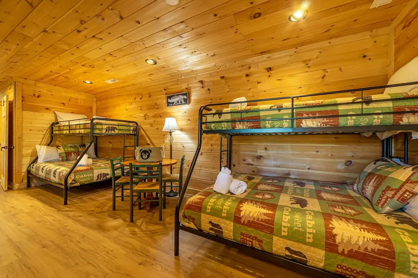 Large Secluded 5 BR Pigeon Forge Area Tennessee Cabin - Image 1