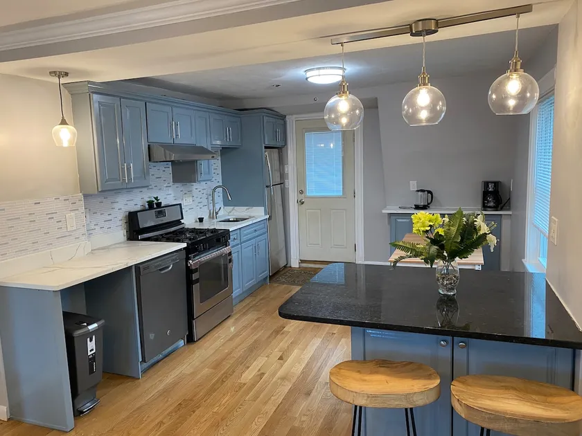 Thayer's Place 2-bedroom plus extra loft, 1 bath - Image 1