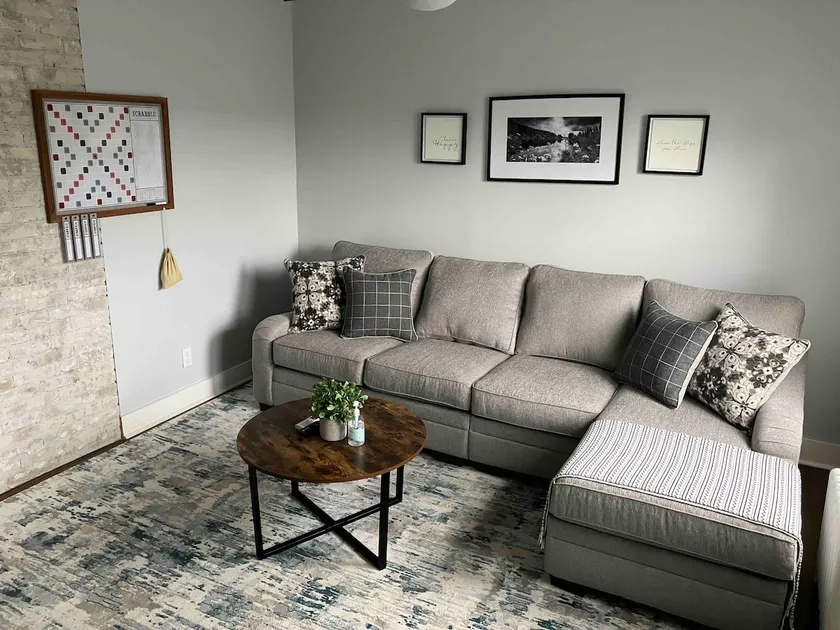 Newly renovated,Amazing Location,private parking - Image 1