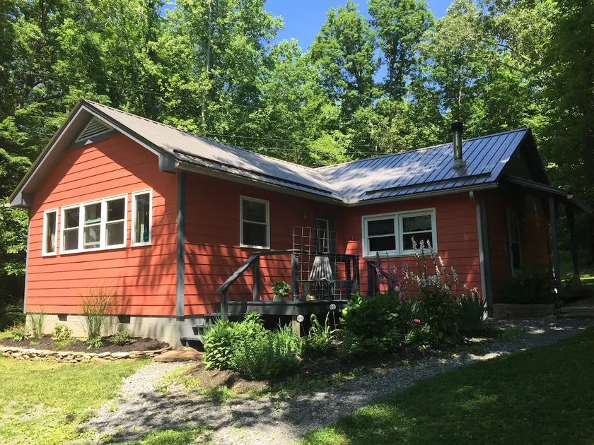 Charming Cottage Near Greenbrier River - Image 1