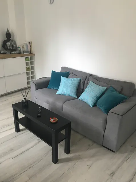 Fully renovated independent accommodation - Image 1