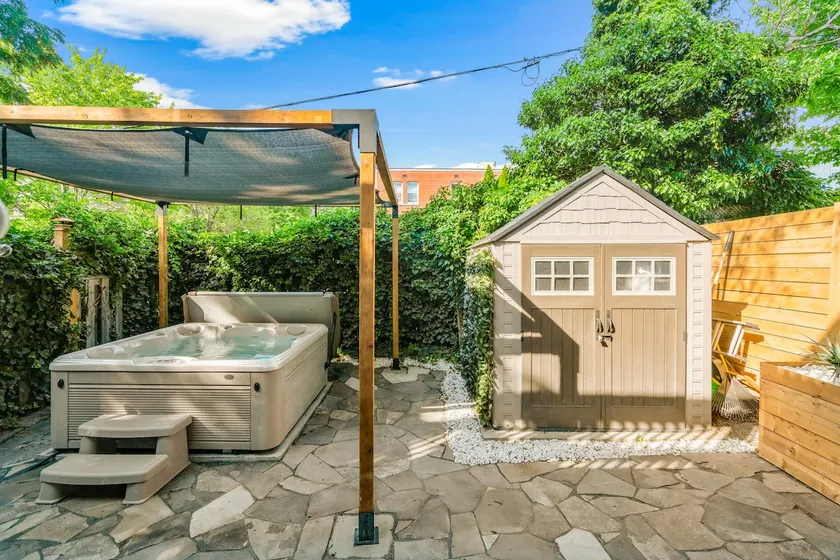 hidden gem retreat-HotTub, Igloo & movie room - Image 1