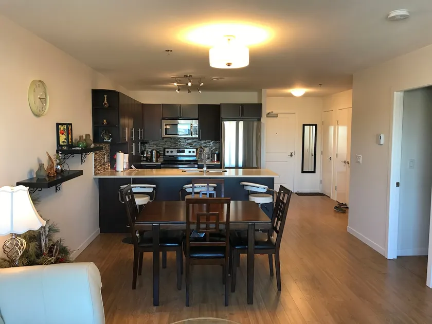 Downtown Modern Luxury Condo - Image 1
