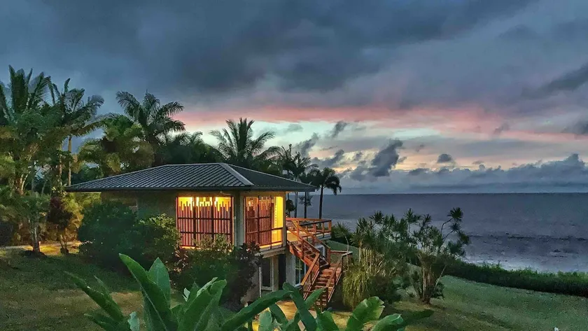 Heavenly Hakalau: Oceanfront Cliff House - Image 1