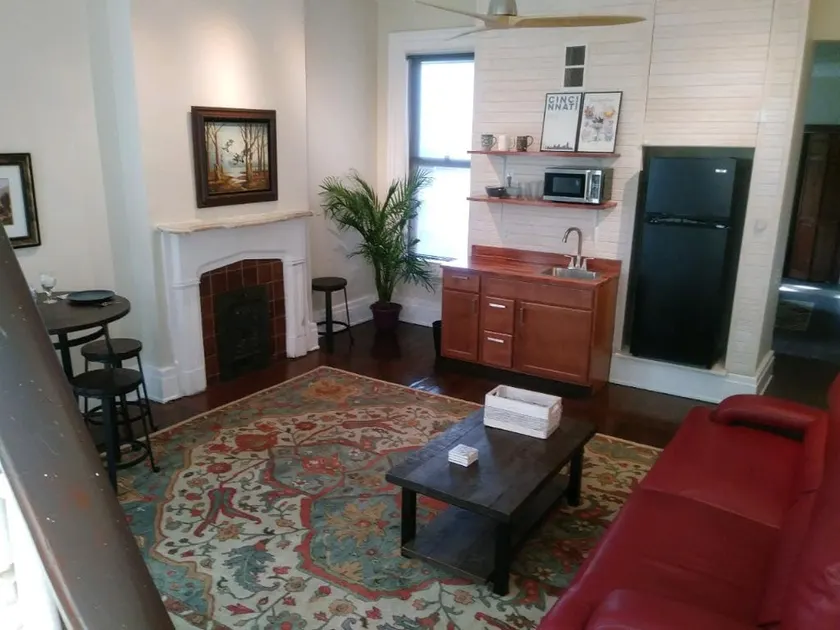 Entire 2nd Floor, Historic OTR/Downtown Cincy Apt. - Image 1
