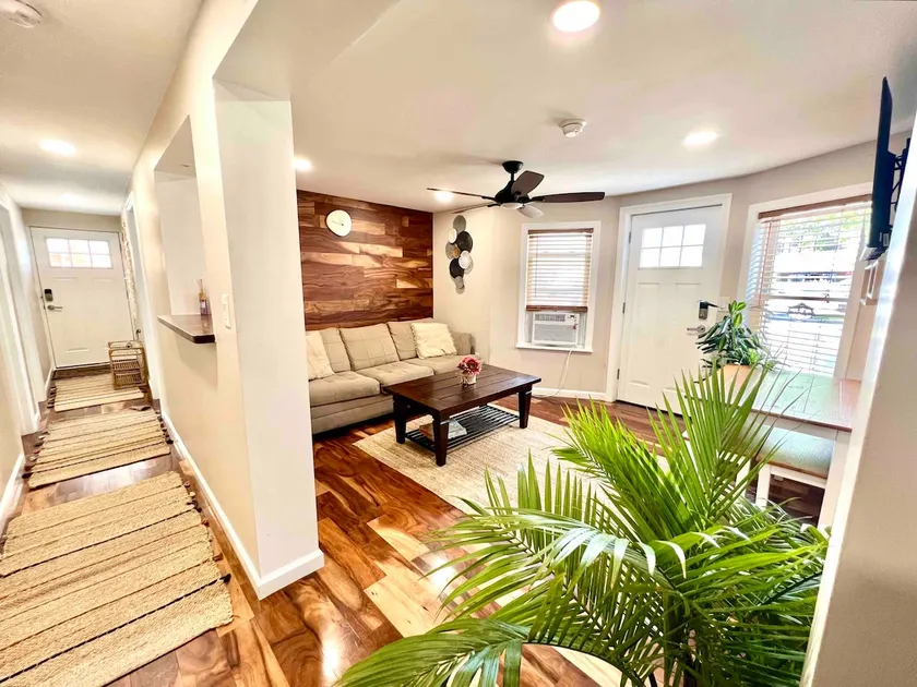 Ultra Modern 3 BR Apt - 5 min walk to the Beach! - Image 1