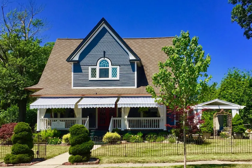Three Oaks Inn, Groups of 14+ (Near Journeyman!) - Image 1