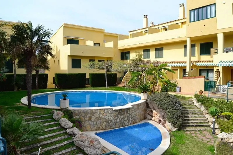 4 bed Family home, Comm pool, 4 mins Arenal beach - Image 1