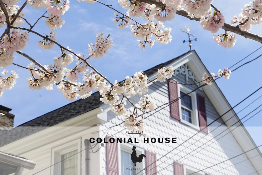 Guest Fav · Sunny 3BR Home w/ Secret Garden - Image 1