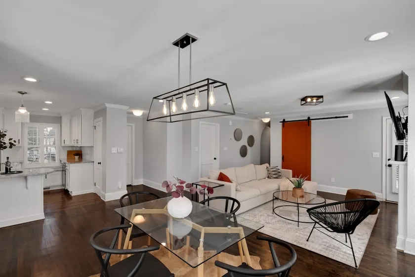 Gorgeous renovated home Near Uptown/Southend - Image 1