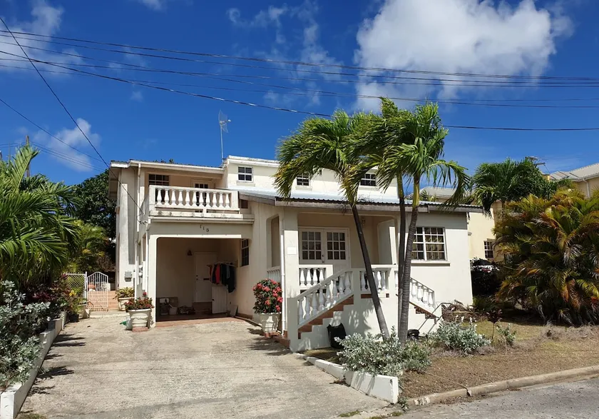 Centrally-Located Apartment Near to West Coast - Image 1