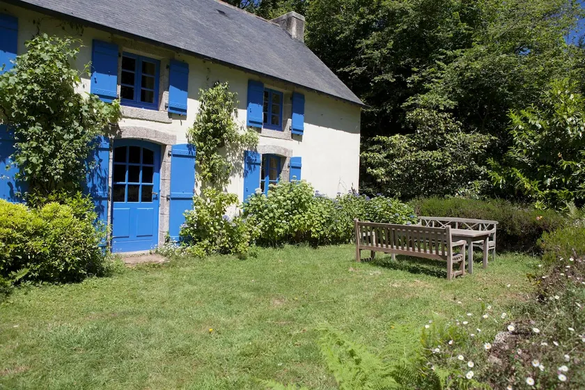 The Blue House on the Aven River - Image 1
