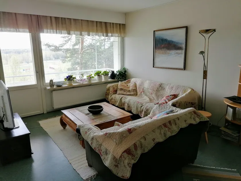 Cozy and bright three-room apartment in the center of Kangasala - Image 1