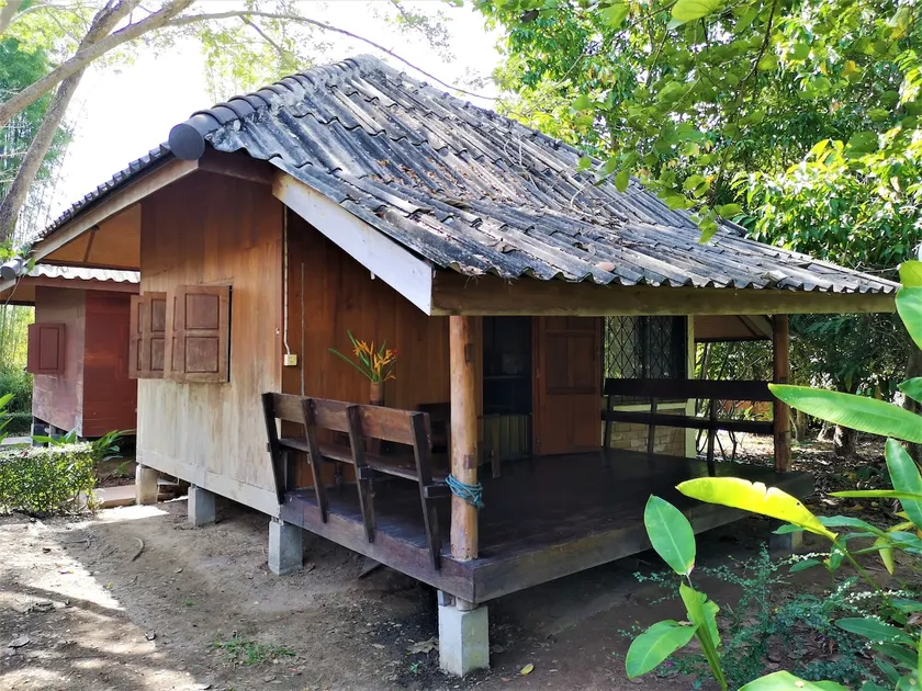 Nok Kaew (Parrot) Bungalow 3 - Image 1