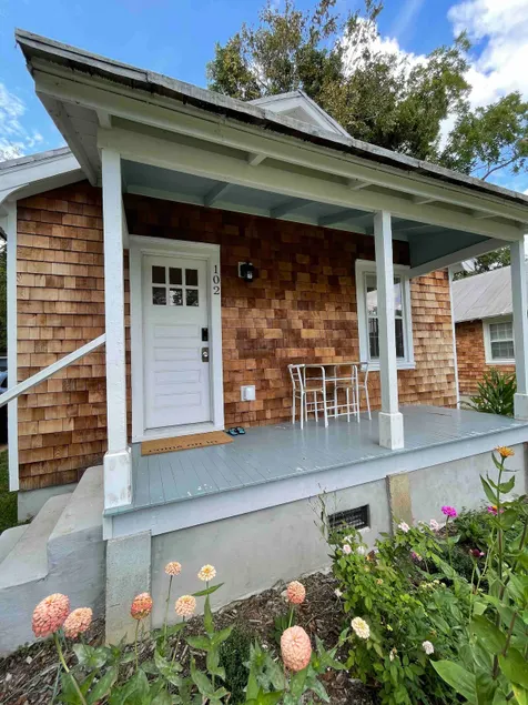 Cheerful 2-bedroom Edenton bungalow getaway - Image 1