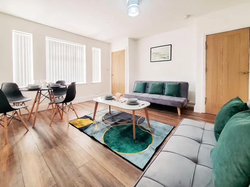*Spacious 3 Bedroom Home*- NEC, Utilita Arena, BHX - Image 1