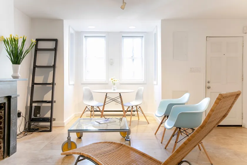 Big Bright 1 BR at U/Shaw + 14th on Quaint Swann - Image 1