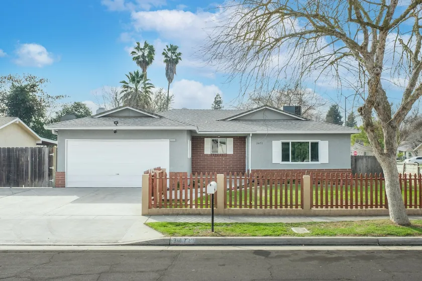Hidden Gem Upgraded 4/2 in NW Fresno w RV Parking - Image 1
