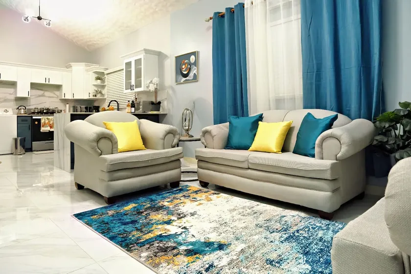 D'Anna's Place - Image 1