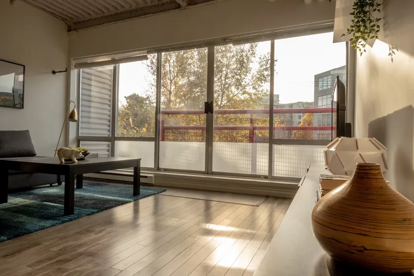 Artist loft near main street skytrain and Downtown - Image 1