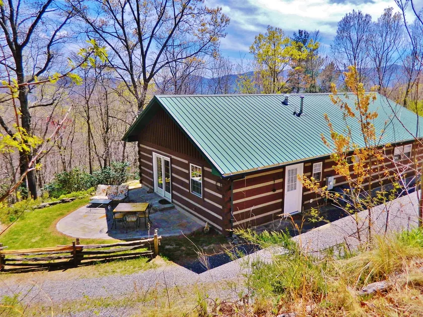 20min til Asheville, i byen Black Mountain, Montreat 5min UDSTILLINGER Pejs brolagt! - Image 1