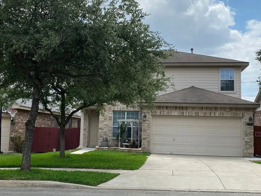 Location location charming home in prime location. - Image 1