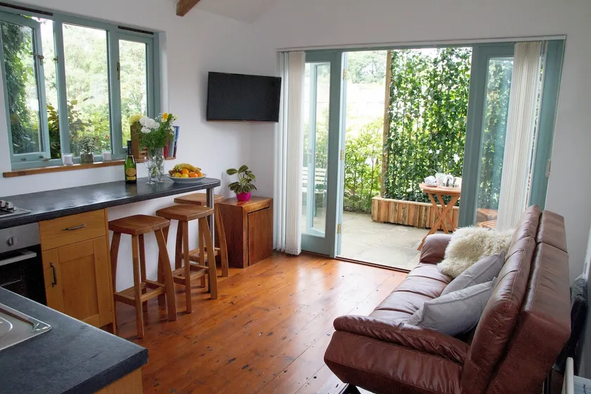 The Beech Hut - Peaceful countryside retreat - Image 1