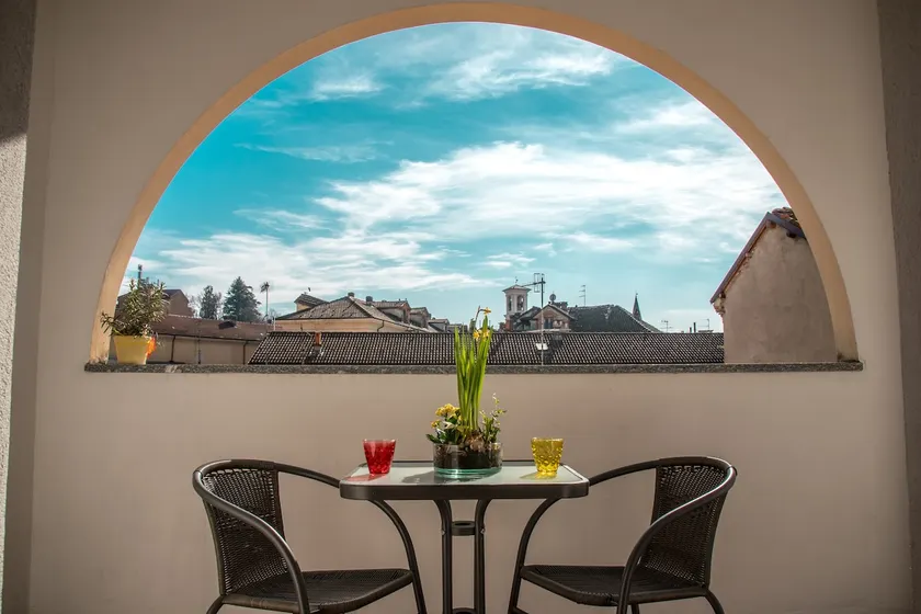 The loggia on Acqui. Downtown. 2 bedrooms and 2 bathrooms. - Image 1