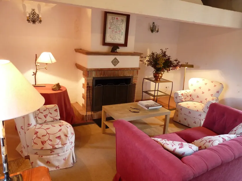 Romantic Gardener's Cottage. Chimeney. Sleeps 4/5 - Image 1