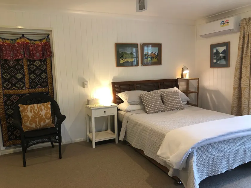Northside studio apartment - Image 1