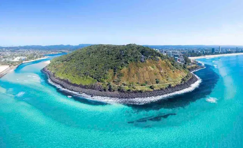 Unit in the heart of Burleigh. 1 night stay avail - Image 1