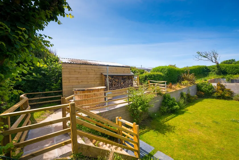 Amazing Home- Hot Tub, EV charger & close to Beach - Image 1