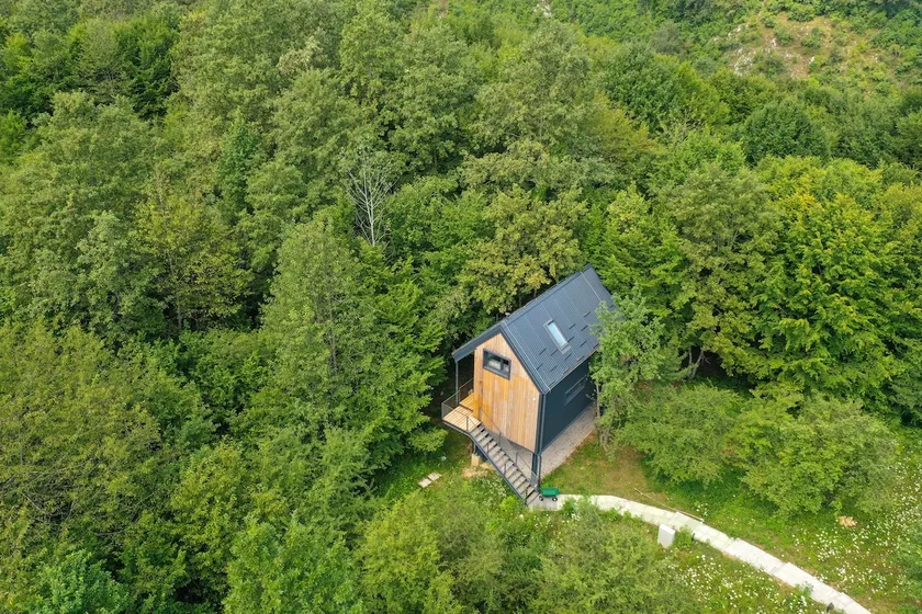 Treehouse ”Water” near the river and NP Plitvice - Image 1
