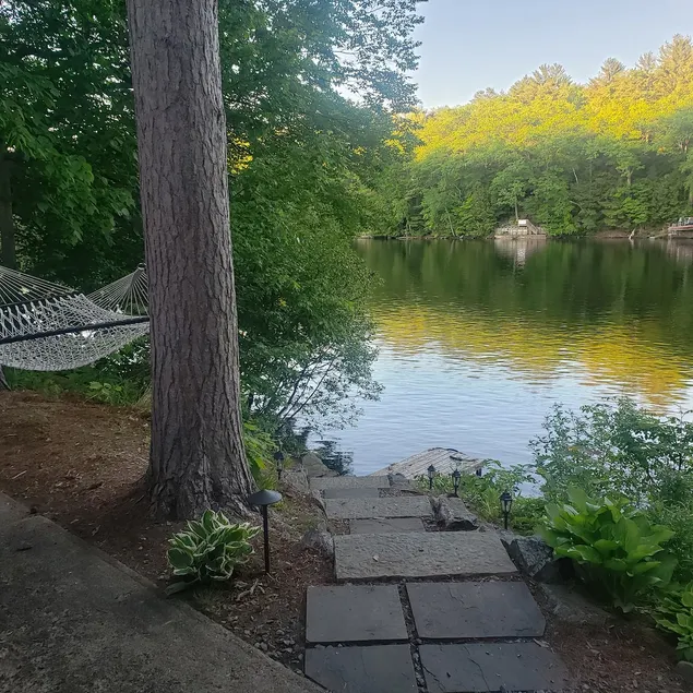 Waterfront Willow Cabin near Lake George, Saratoga - Image 1