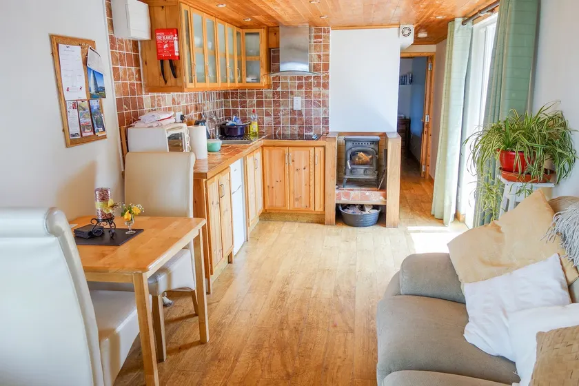 Cabin on the hill - Image 1