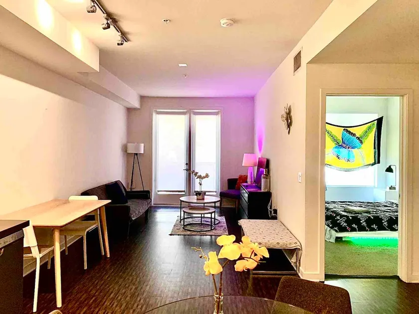 Refurnished 1b w/balcony+ pool+gym - Image 1