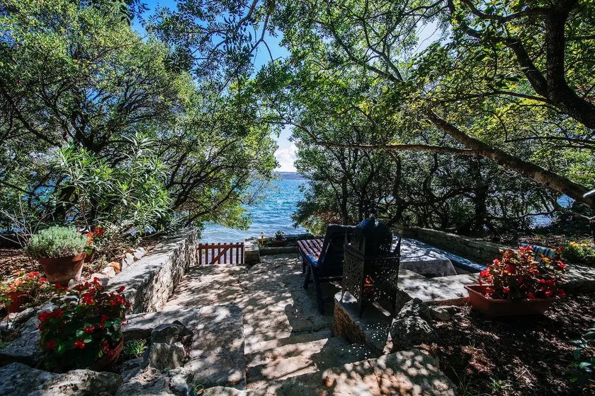 Dobrila - Vacation home with direct access to the sea - Image 1